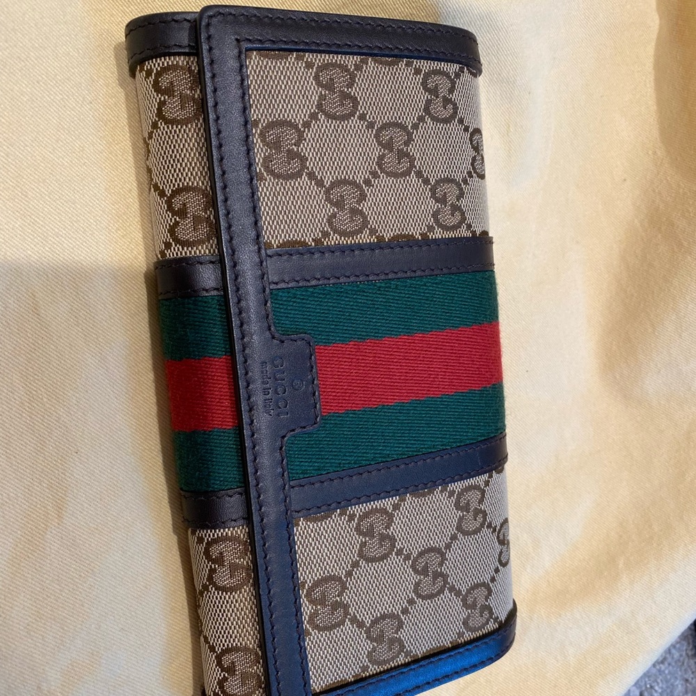 Gucci Wallet Authentic